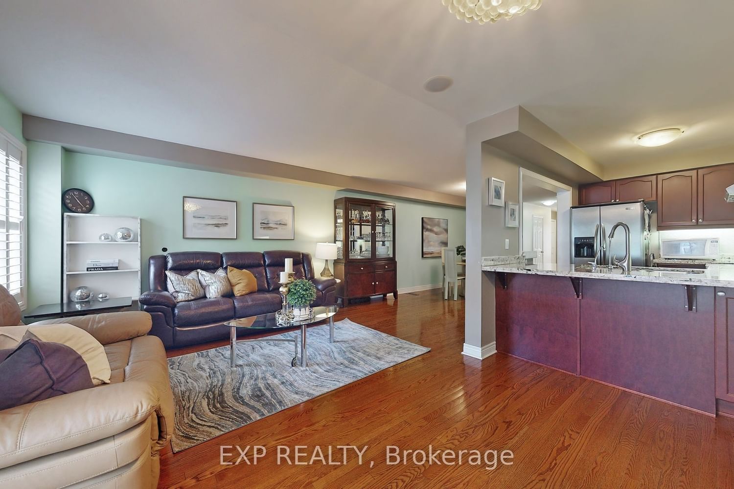 Listing Image 4