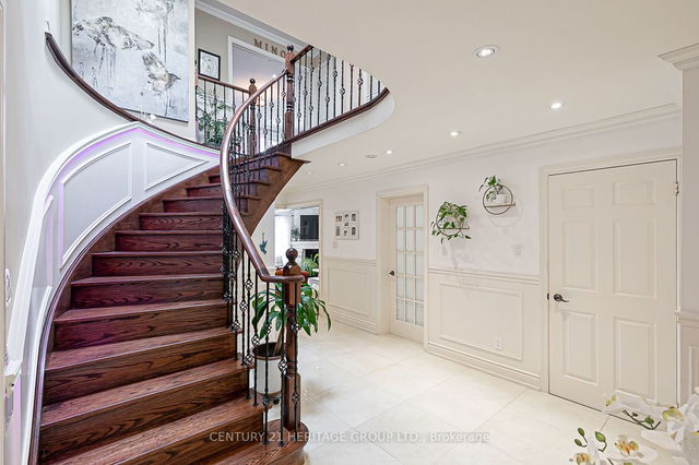 9 Hyde Park Drive