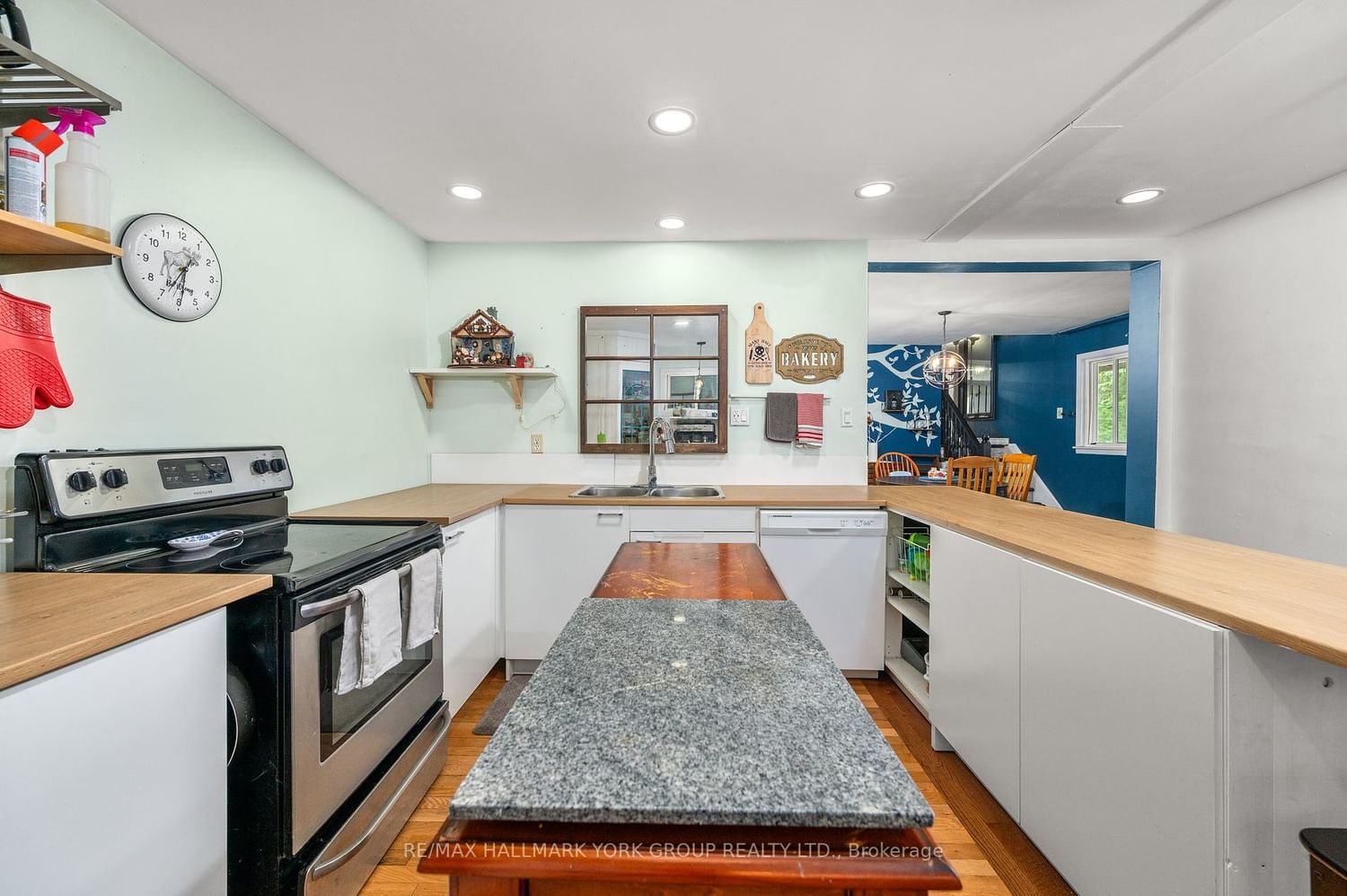 Listing Image 7