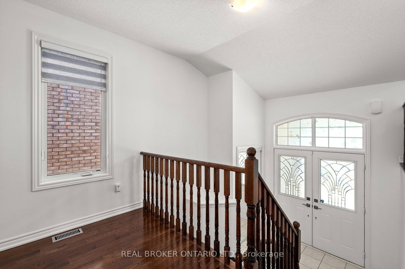 2172 Dawson Cres, Innisfil, L9S 0H1 | Image 2