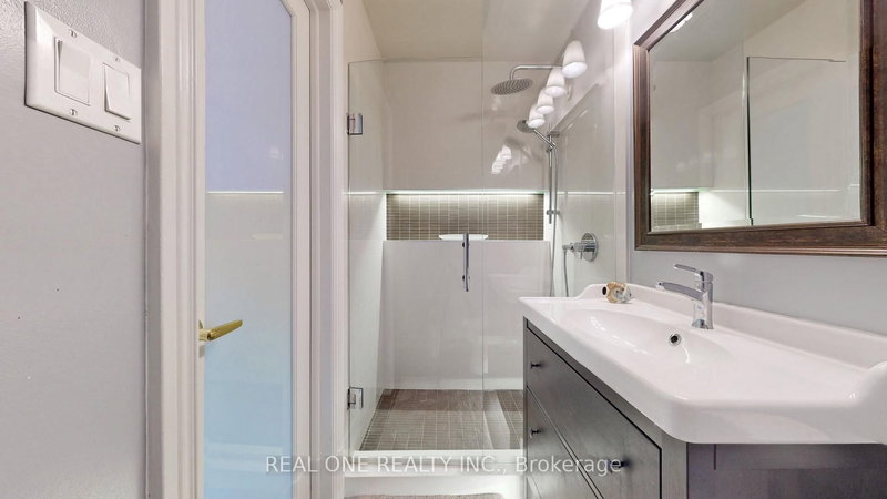 12 Jarvis Ave, Aurora, L4G 6W8 | Image 3