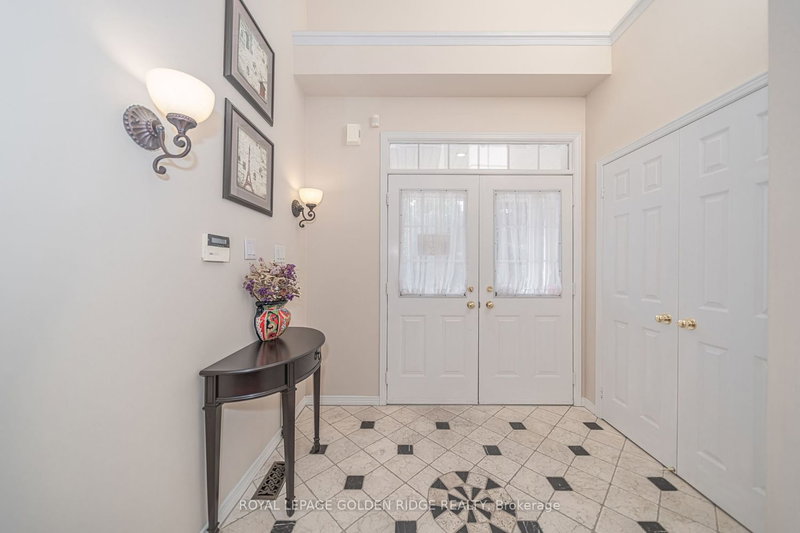 71 Burndenford Cres, Markham, L3P 7S9 | Image 2