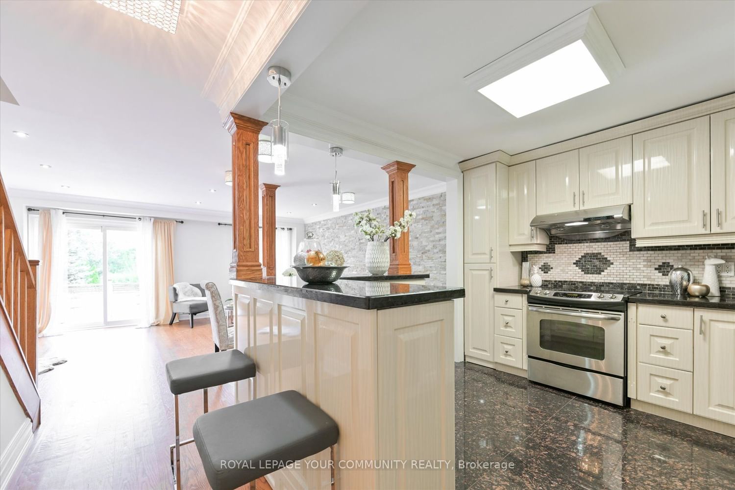 Listing Image 7