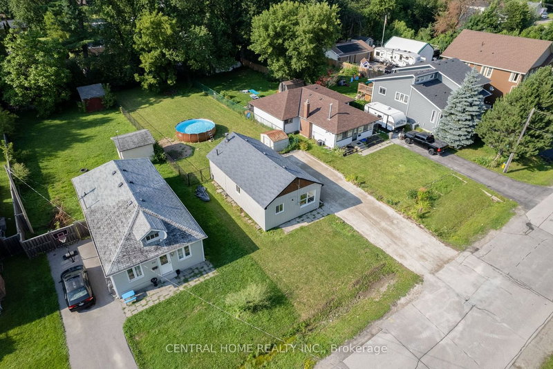 208 Bayview Ave, Georgina, L4P 2T2 | Image 2