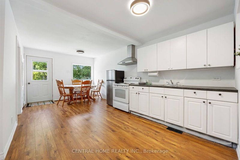 208 Bayview Ave, Georgina, L4P 2T2 | Image 3