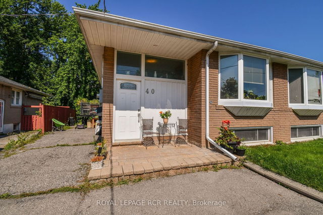 40 Lindsay Avenue