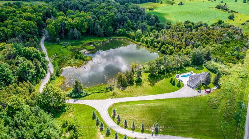 1865 Davis Dr W, King, L3Y 4V9 | Image 2