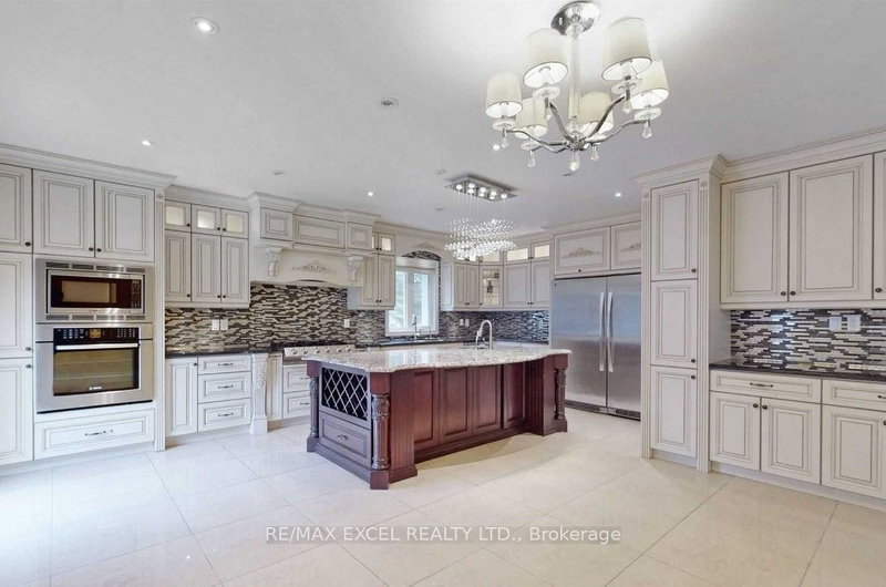 8 Ridgewood Dr, Richmond Hill, L4E 3M1 | Image 3