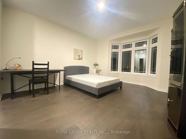 Room - 82 Madoc Pl Place