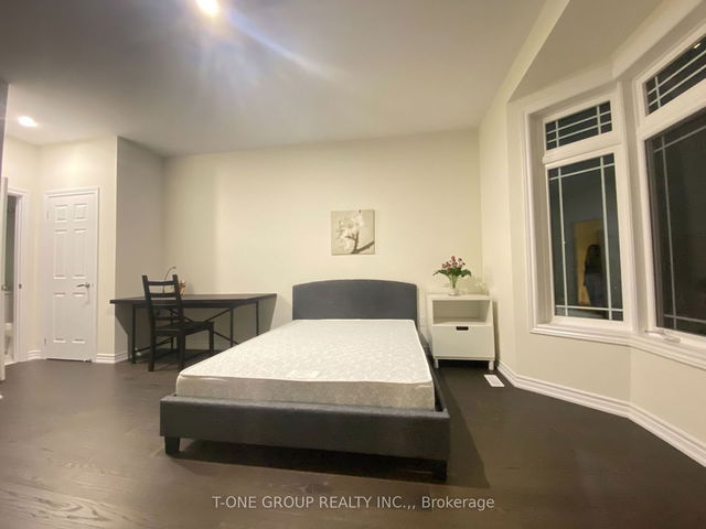 Room - 82 Madoc Pl Place