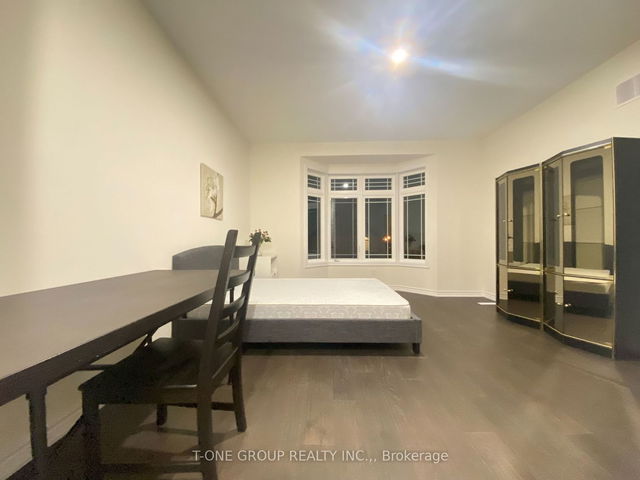 Room - 82 Madoc Pl Place