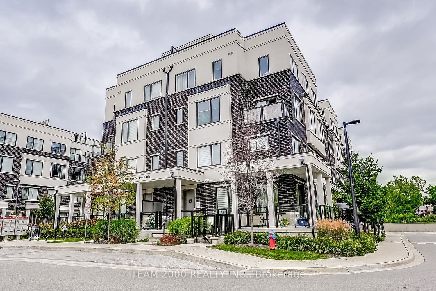 Townhouse sold at 67-400 Alex Gardner Circle, Aurora, Aurora Heights, L4G 3G5 - MLS: N6760568