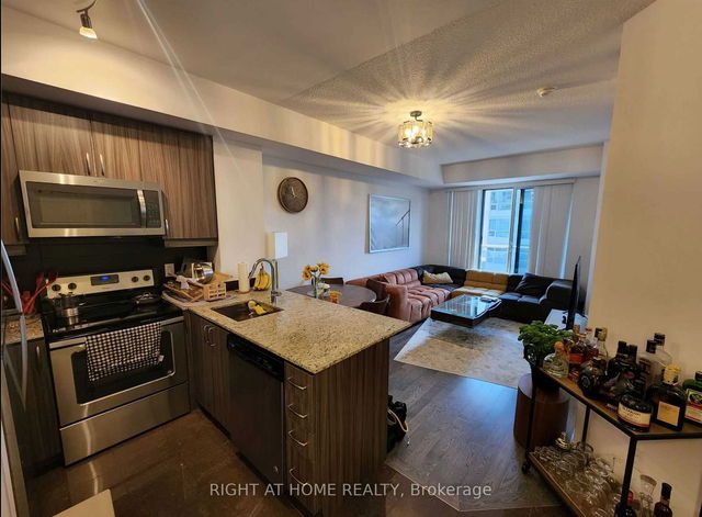 1010 - 9205 Yonge Street Street