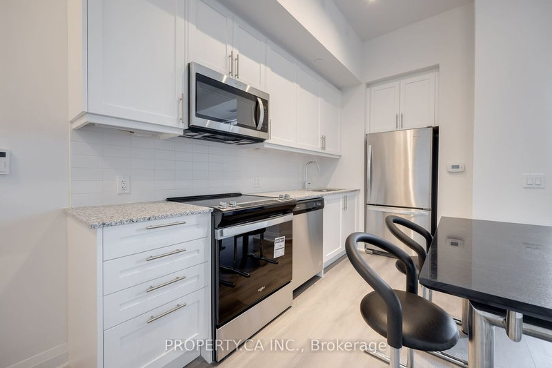 208 - 10 Gatineau Dr, Vaughan, L4J 0L2 | Image 3