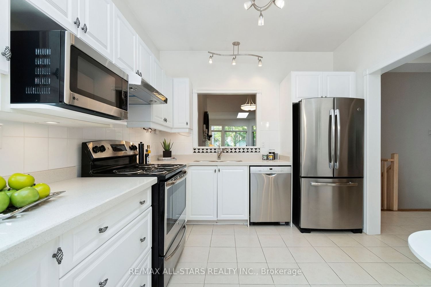 Listing Image 7