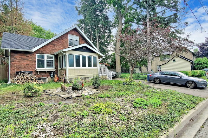 107 Temperance St, Aurora, L4G 2R1 | Image 2