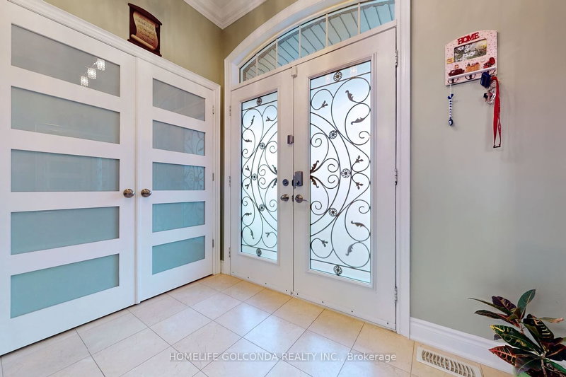 7 Gamble Glen Cres, Richmond Hill, L4S 2T3 | Image 2