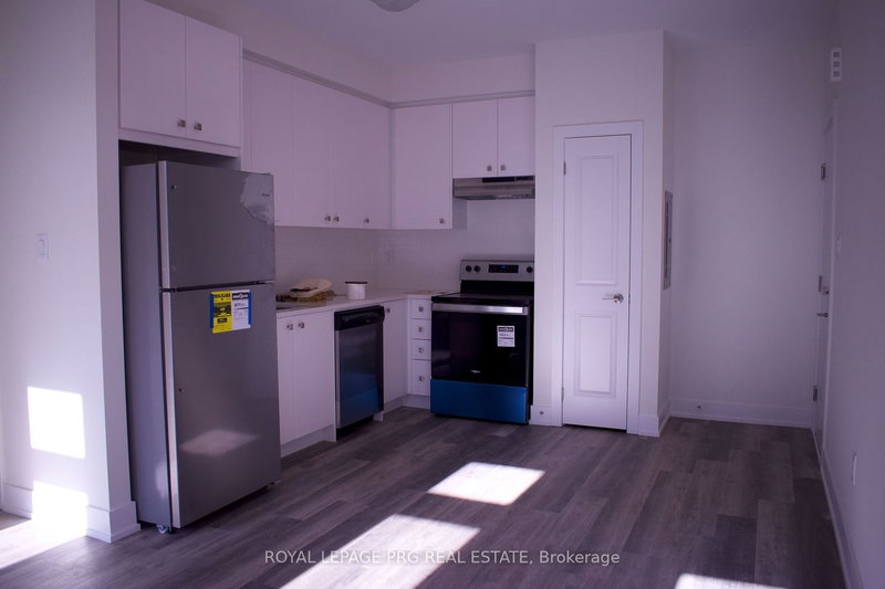 17 - 8 Sayers Lane, Richmond Hill, L4E 1J4 | Image 2