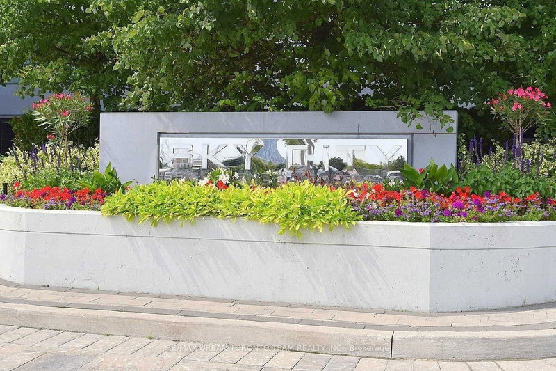 105 - 55 Oneida Cres, Richmond Hill, L4B 0B1 | Image 2