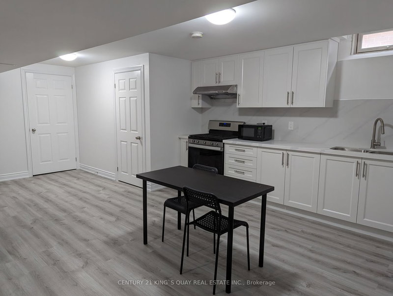 Lower - 8 Queen Isabella Cres, Vaughan, L6A 3J7 | Image 2