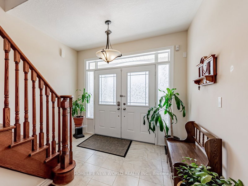 24 Bamburg St, Georgina, L0E 1R0 | Image 3