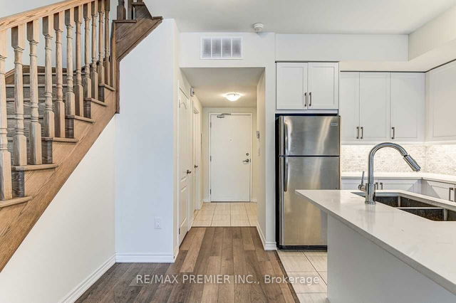 223 - 3865 Major Mackenzie Drive