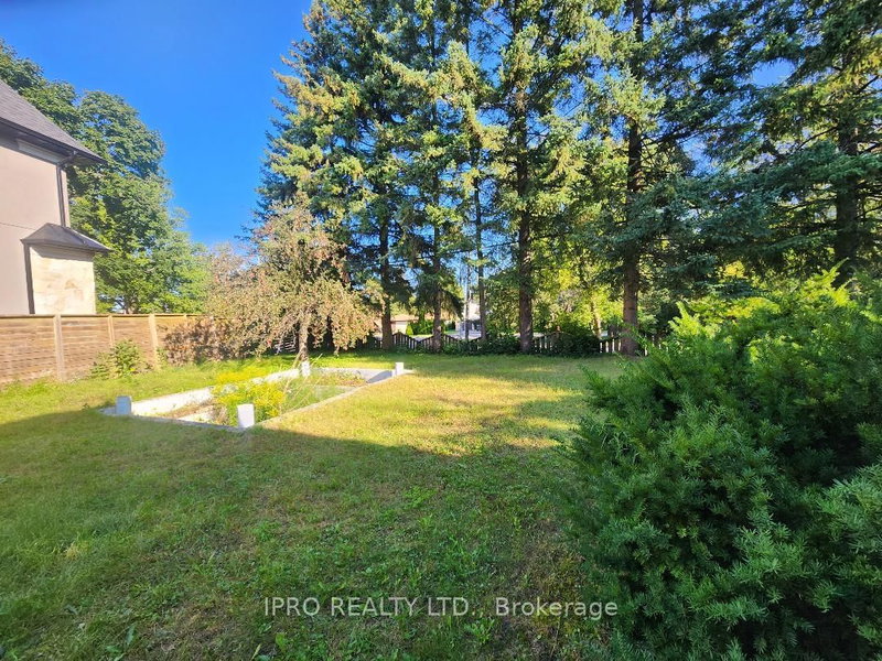 77 Sunset Beach Rd S, Richmond Hill, L4E 3G7 | Image 2