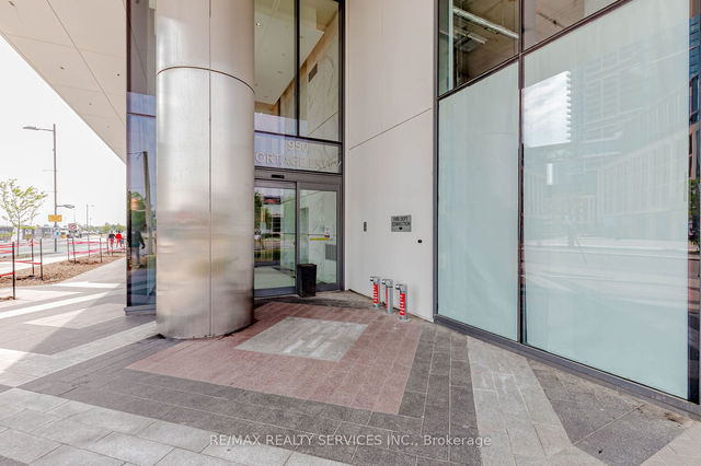 2110 - 950 Portage Parkway