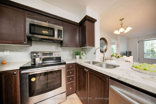 212 - 23 Oneida Crescent