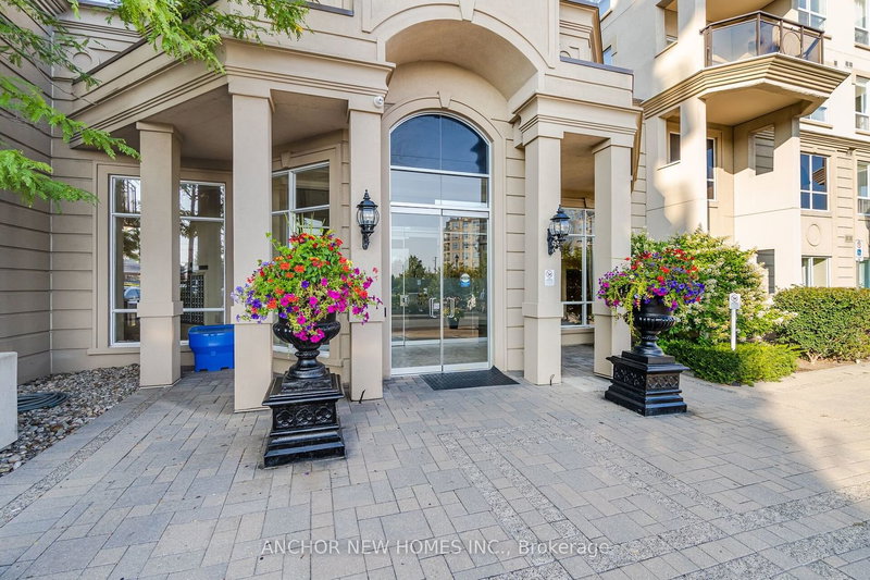 305 - 8 Maison Parc Crt, Vaughan, L4J 9K5 | Image 2