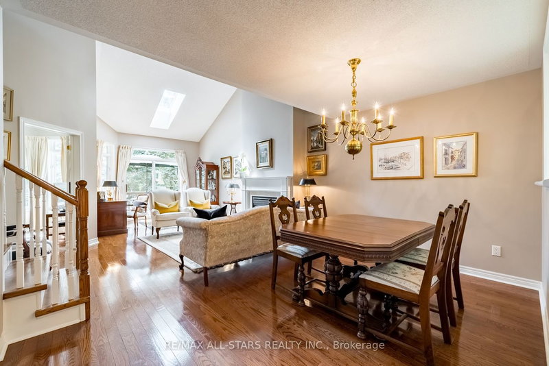 77 Celebrity Greens Way, Markham, L6E 1B5 | Image 2