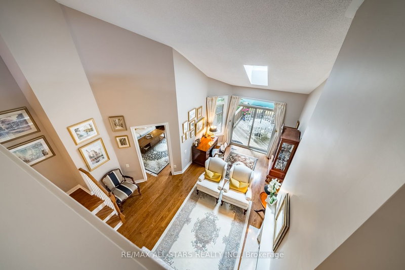 77 Celebrity Greens Way, Markham, L6E 1B5 | Image 3