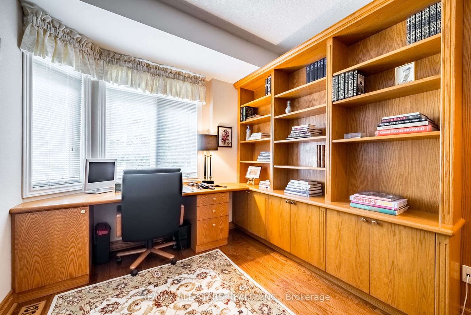 Listing Image 5