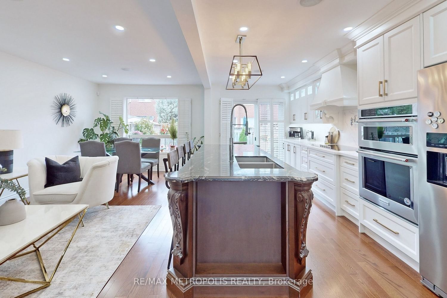 Listing Image 10