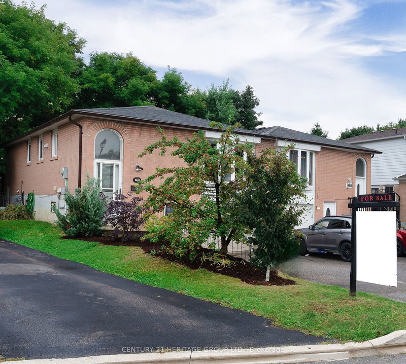 708 Jackson Crt, Newmarket, L3Y 5A6 | Image 3