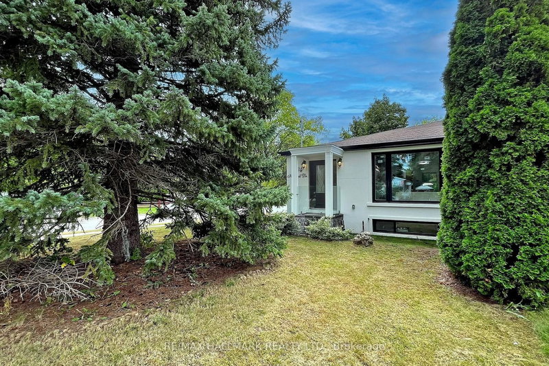 304 Kerswell Dr, Richmond Hill, L4C 2X2 | Image 3