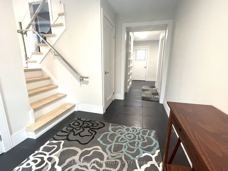 289 Emerald Isle Crt, Richmond Hill, L4C 4E3 | Image 3