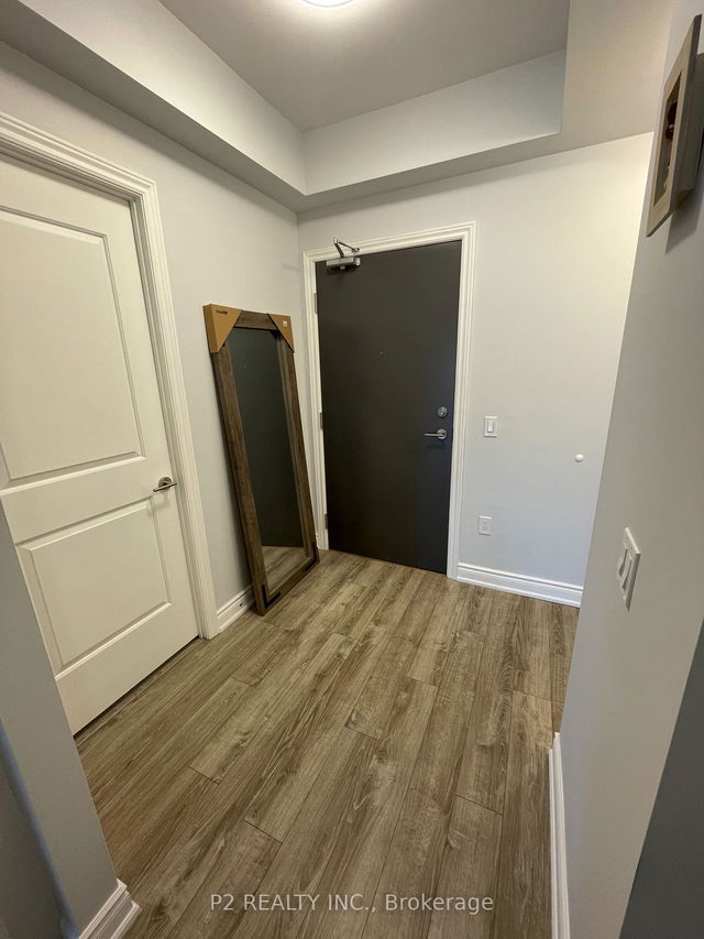 201 - 9618 Yonge Street