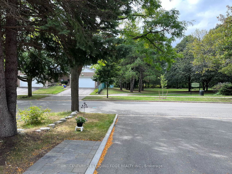 122 Tamarack Dr, Markham, L3T 4X4 | Image 3