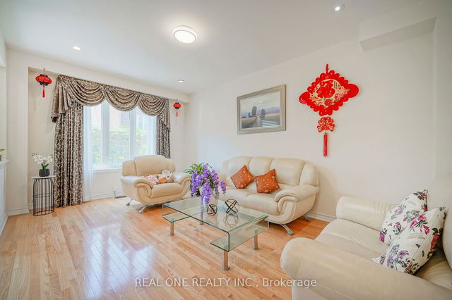 91 Living Crescent