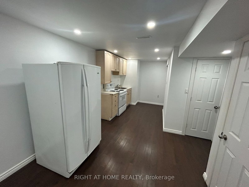 Lower - 411 Sandford St, Newmarket, L3Y 4S5 | Image 2