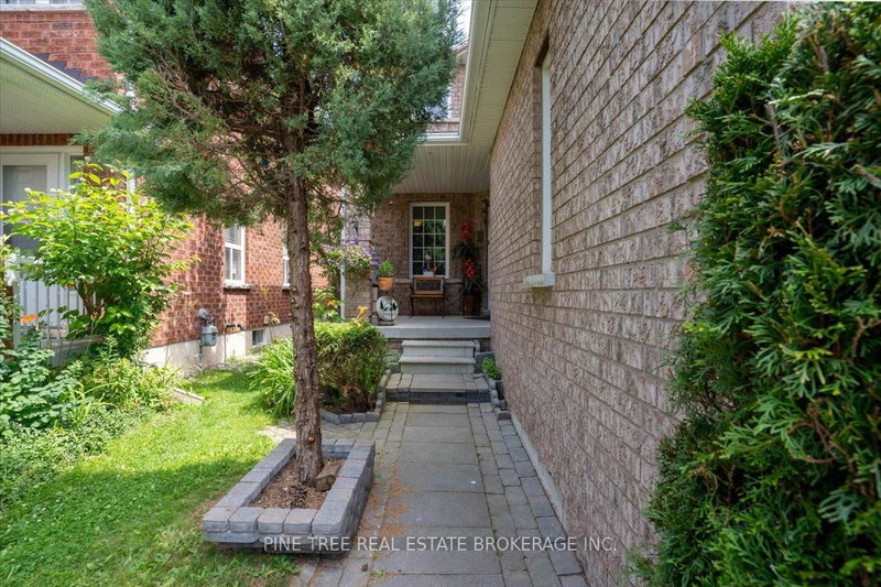 43 Buchanan Dr, New Tecumseth, L9R 0A2 | Image 3