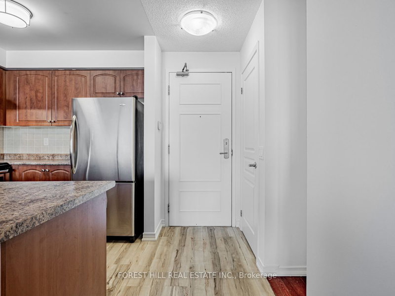 602 - 310 Red Maple Rd, Richmond Hill, L4C 0T7 | Image 3