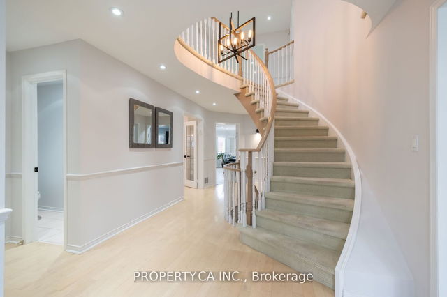 Main+Up - 204 Beverley Glen Boulevard