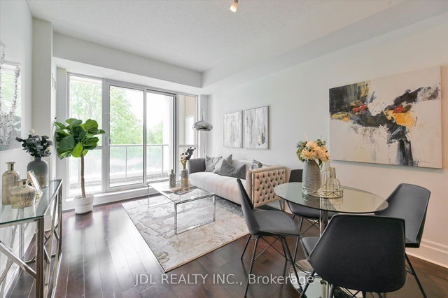 210 - 39 Upper Duke Cres Crescent