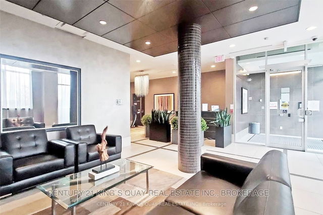 315 - 111 Upper Duke Crescent