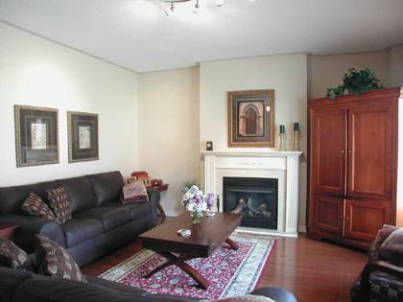 153 Woodbury Cres, Newmarket, L3X2S5 | Image 3