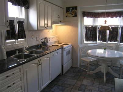 24 Wallace St, Vaughan, L4L2P3 | Image 2