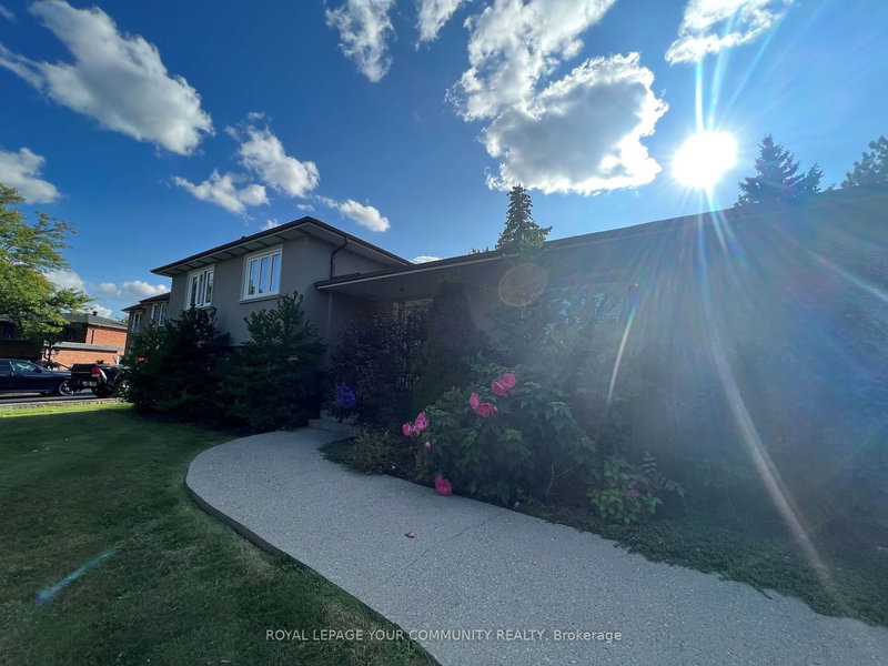 30 Forest Circle Crt, Vaughan, L4L 1N9 | Image 3