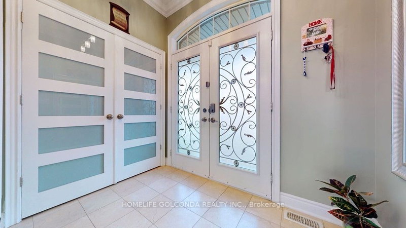 7 Gamble Glen Cres, Richmond Hill, L4S 2T3 | Image 2